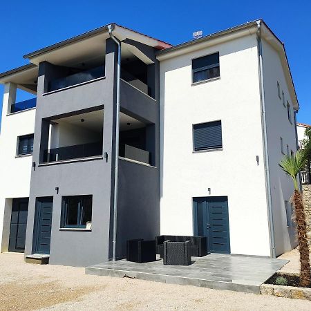 Apartments Pina Корнич Экстерьер фото